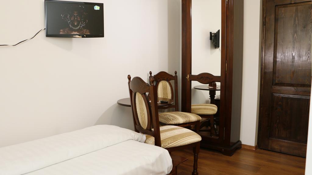 Hanu Lui Gica Spa 萨图马雷 客房 照片