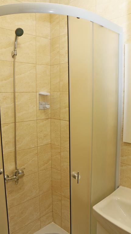 Hanu Lui Gica Spa 萨图马雷 客房 照片