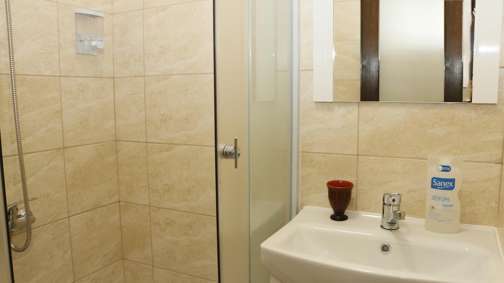 Hanu Lui Gica Spa 萨图马雷 客房 照片